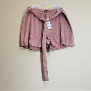Mauve pleated shorts